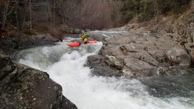 Nico dans le premier gros enchaînement du parcours (classe 4+).